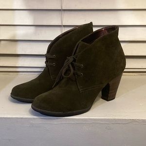 Indigo Shoes | Clarks Indigo Booties, Olive Suede | Size 8